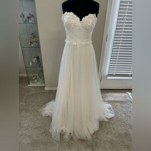 Maggie Sottero “Valetta” ivory, lace and mesh bridal gown